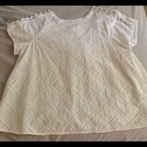 super cute white top!!